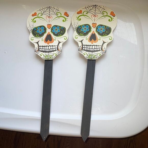 Two Day of the Dead painted white skull Halloween yard stakes - Picture 1 of 8